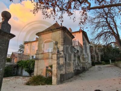 Exceptionnelle Demeure du XVIII°et son Domaine agricole