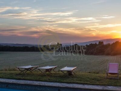 Exceptionnelle Demeure du XVIII°et son Domaine agricole