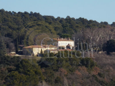 Exceptionnelle Demeure du XVIII°et son Domaine agricole
