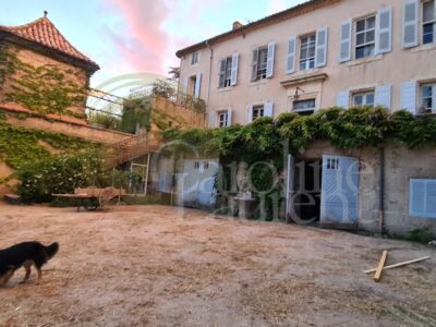 Exceptionnelle Demeure du XVIII°et son Domaine agricole