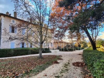 Exceptionnelle Demeure du XVIII°et son Domaine agricole