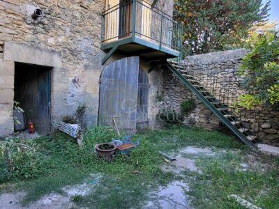 Rez de jardin au cœur de Rognes